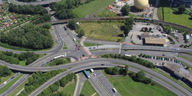 In Österreich werden pro Minute 9,89 m2 Straße gebaut. © Foto: Stefanie Grüssl / Mit Dank an die BMI-Flugpolizei