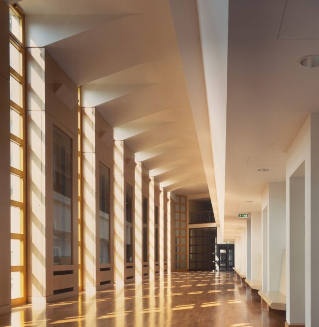 Stuttgart Music School and Theatre Academy. Photographed by Richard Bryant (1996)