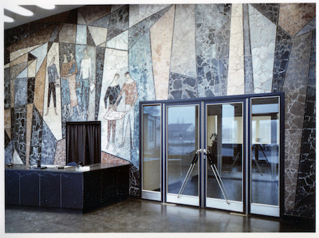 © Seff Weidl: Mosaikwand in der Eingangshalle des Verwaltungsgebäudes der Neuen Heimat, 1957 (Foto: Hamburgisches Architekturarchiv)