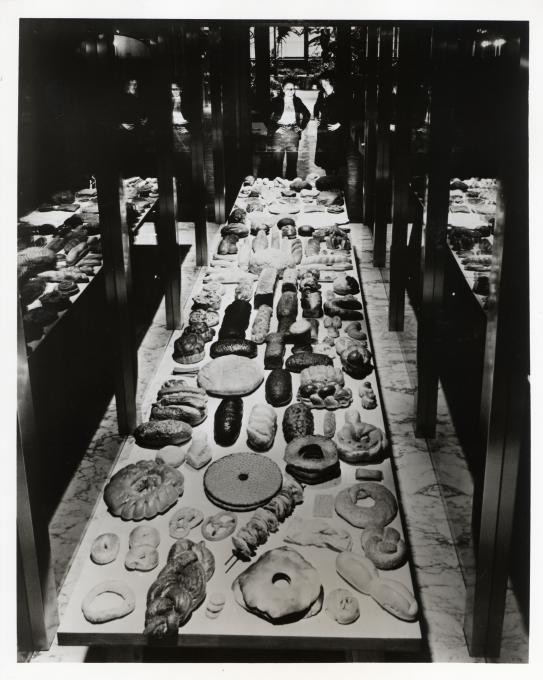 "Variation on a basic item: bread" von der Ausstellungseröffnung im Cooper-Hewitt Museum, 1976