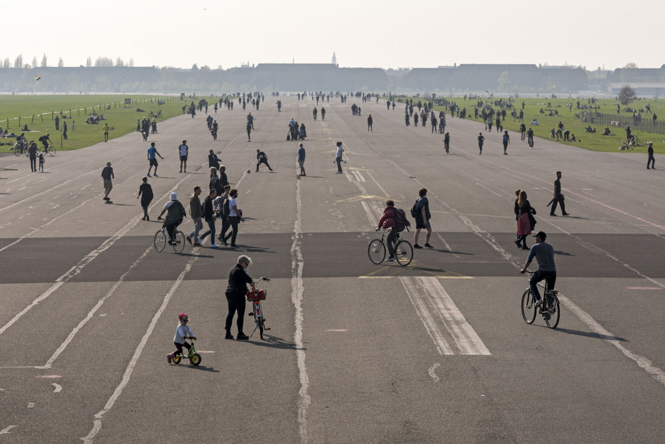 Berlin, Tempelhofer Feld, Landebahn, 2017, Foto © Erik-Jan Ouwerkerk