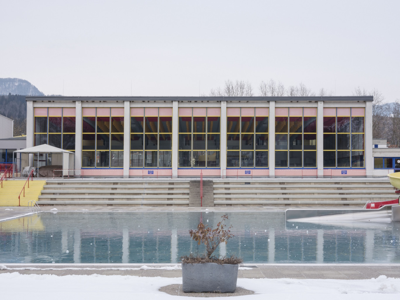 Hallen- und Freibad „Stadionbad“, Kapfenberg, Ferdinand Schuster, 1953 – © Michael Goldgruber